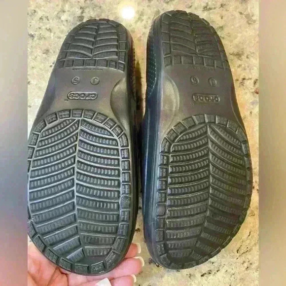 Croc Slides NWOT - Picture 2 of 4